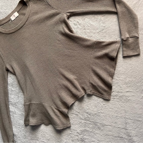 Anthropologie T.la Kenwood Waffle Thermal Pullover Ruffle Hem Asymmetric Top XS - Picture 1 of 12